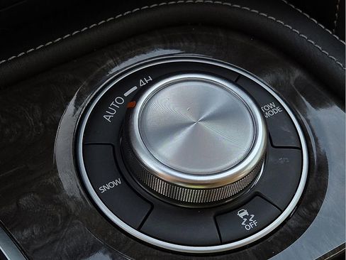 Used 2023 Nissan Armada Platinum w/ Captain's Chairs Package image 16