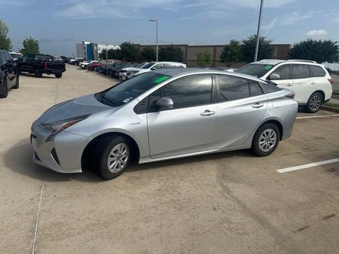 Used 2016 Toyota Prius Two FWD image 6