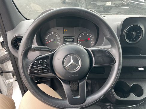 Used 2019 Mercedes-Benz Sprinter 1500 image 33