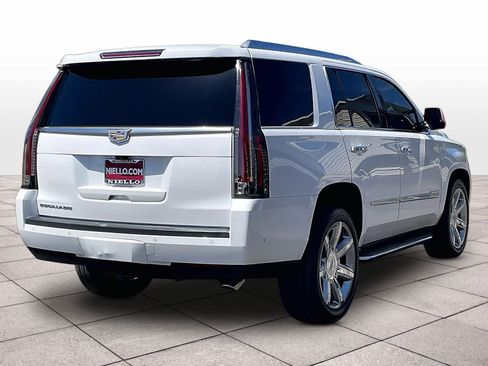 Used 2019 Cadillac Escalade Luxury AWD/4WD image 14