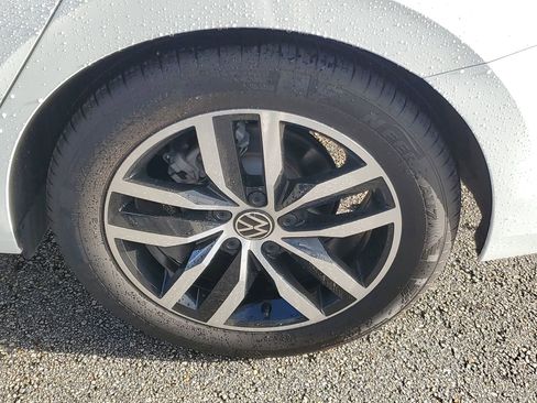 Used 2025 Volkswagen Jetta SE image 5