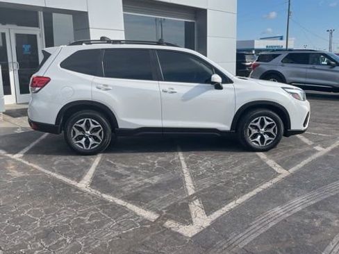 Used 2021 Subaru Forester Premium image 7