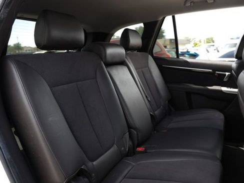 Used 2010 Hyundai Santa Fe SE FWD image 17