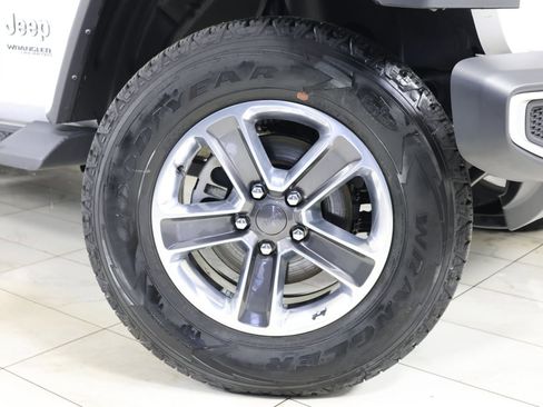 Used 2022 Jeep Wrangler Unlimited Sahara w/ LED Lighting Group AWD/4WD image 13