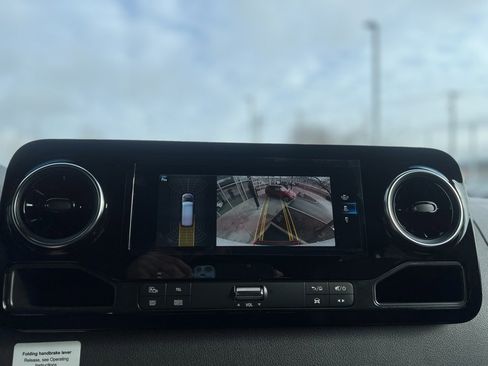 Used 2024 Mercedes-Benz Sprinter 3500 image 32