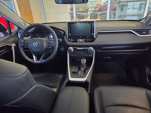 Used 2022 Toyota RAV4 XLE Premium AWD/4WD image 31