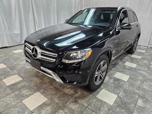 Used 2019 Mercedes-Benz GLC 300 4MATIC image 2