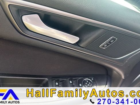 Used 2018 Ford Edge SE FWD image 16