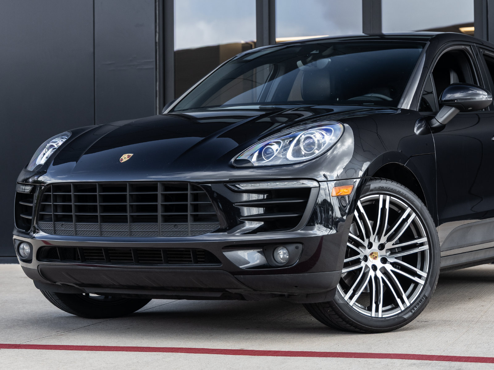 Used 2018 Porsche Macan Sport Edition AWD/4WD image 7