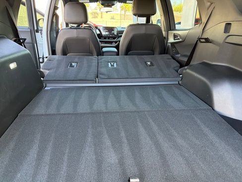 Used 2026 Chevrolet Equinox LT w/ Convenience Package II FWD image 14