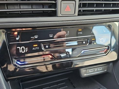 Used 2025 Volkswagen Jetta SE image 18