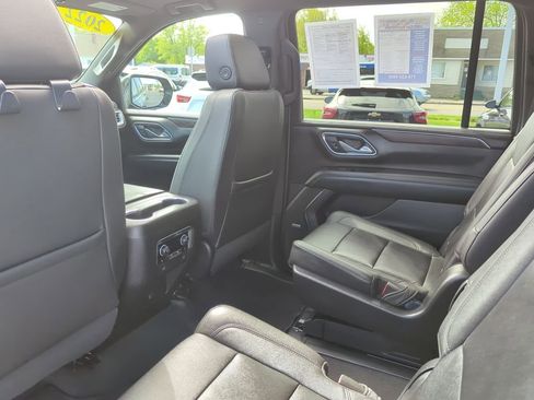 Used 2022 Chevrolet Suburban LT w/ Luxury Package AWD/4WD image 18