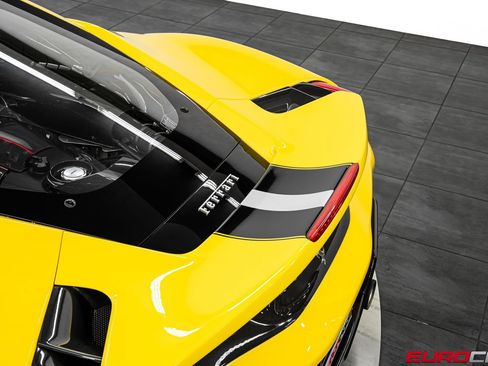 Used 2020 Ferrari 488 Pista Coupe RWD image 25