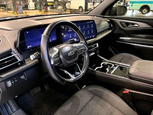 Used 2024 Chevrolet Traverse LT w/ Midnight/Sport Edition FWD image 8