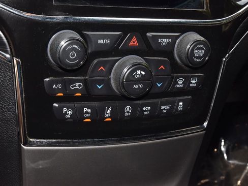 Used 2022 Jeep Grand Cherokee Limited AWD/4WD image 29