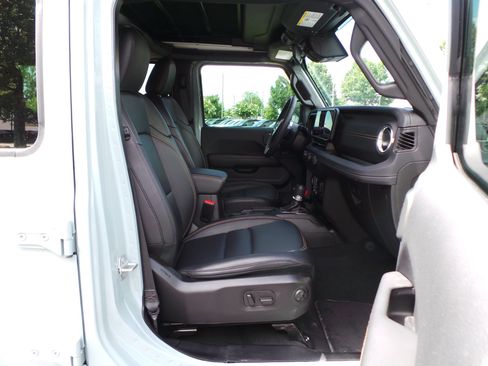 Used 2024 Jeep Wrangler Unlimited Sahara AWD/4WD image 42