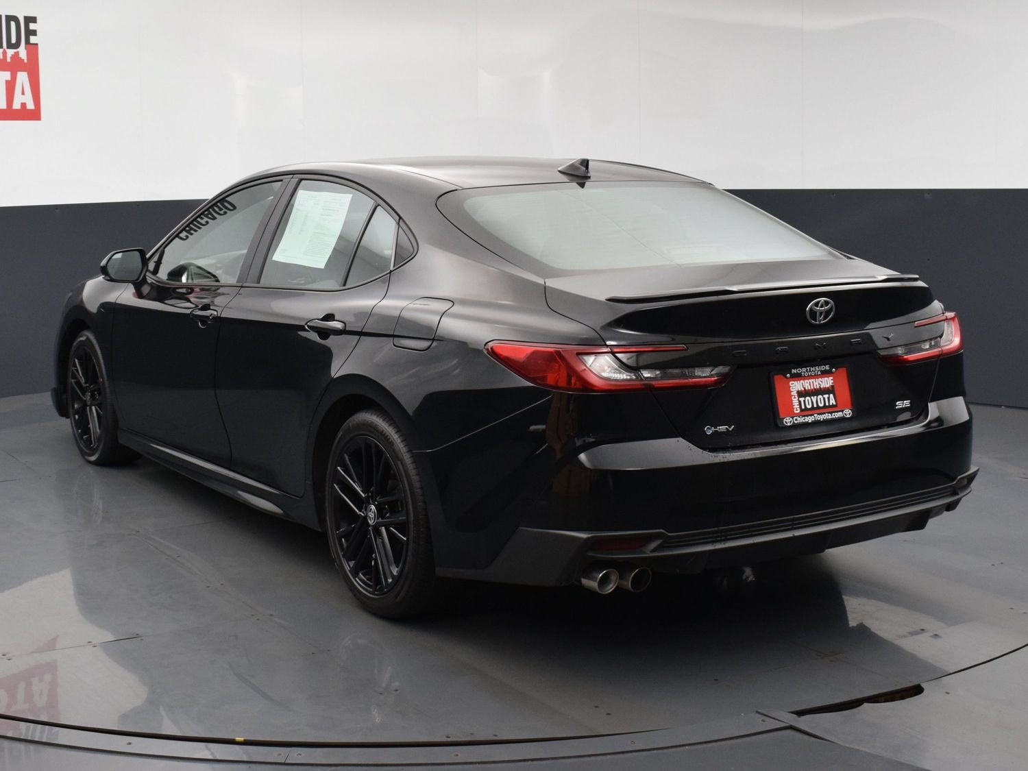 Used 2025 Toyota Camry SE FWD image 3