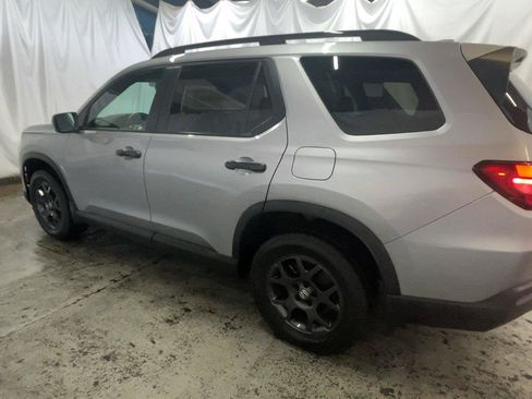 Used 2025 Honda Pilot TrailSport image 10