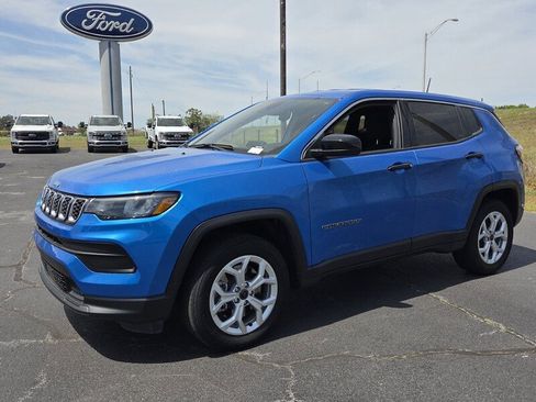 Used 2025 Jeep Compass Sport AWD/4WD image 3