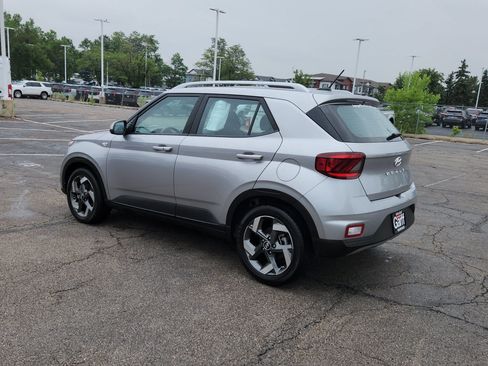 Used 2024 Hyundai Venue SEL FWD image 6