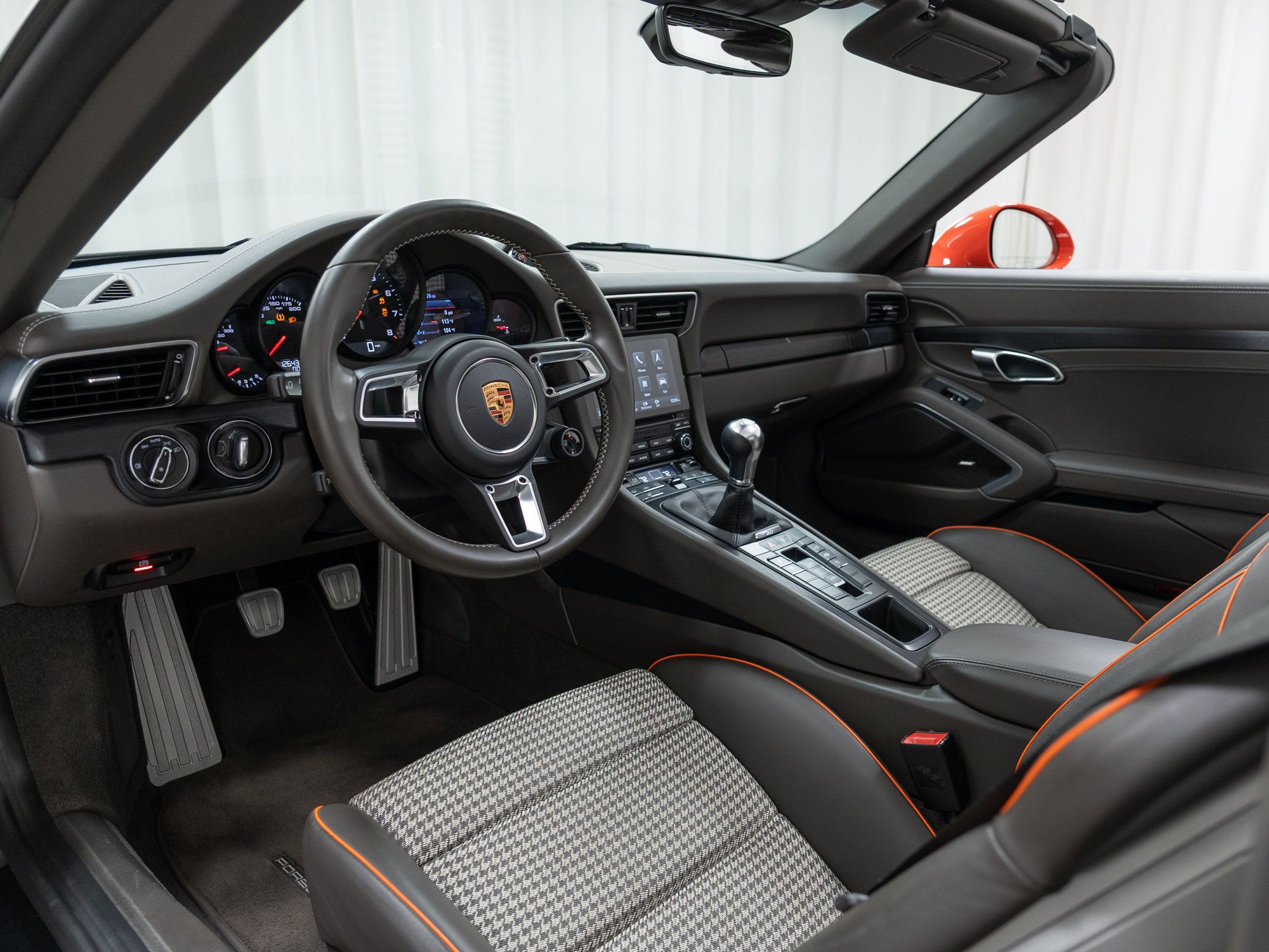 Certified 2018 Porsche 911 Targa 4 GTS AWD/4WD image 19