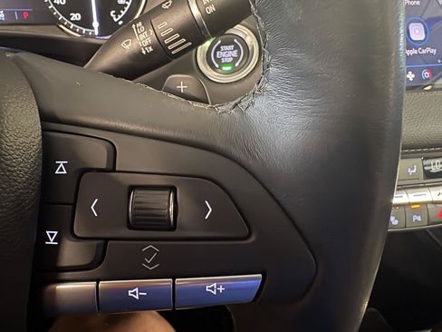 Used 2023 Cadillac XT4 Luxury w/ Cold Weather Package AWD/4WD image 29