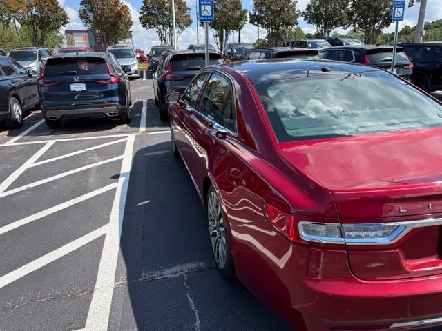 Used 2017 Lincoln Continental Select w/ Climate Package AWD/4WD image 8