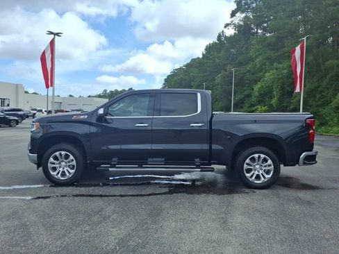 Used 2023 Chevrolet Silverado 1500 LTZ AWD/4WD image 3