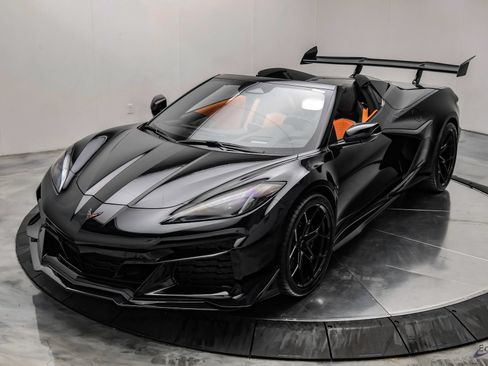Used 2025 Chevrolet Corvette Z06 RWD image 7