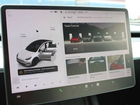 Used 2022 Tesla Model Y Long Range AWD/4WD image 26