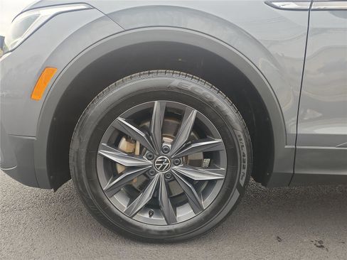 Certified 2024 Volkswagen Tiguan SE image 11
