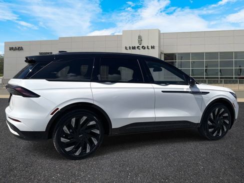 New 2026 Lincoln Nautilus Reserve image 3