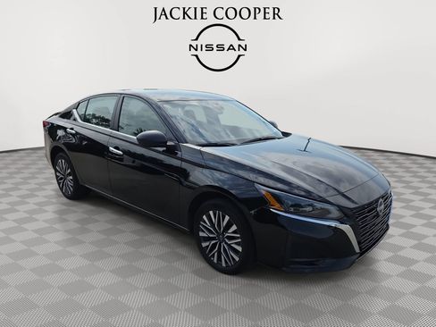 Used 2025 Nissan Altima 2.5 SV AWD/4WD image 3