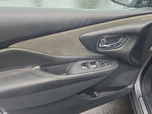 Used 2018 Nissan Murano SV w/ Premium Package image 12
