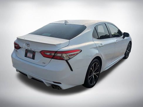 Used 2019 Toyota Camry SE FWD image 3
