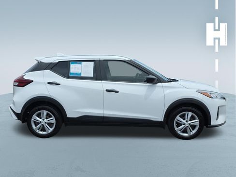 Used 2022 Nissan Kicks S w/ Interior Electronics Package FWD image 3