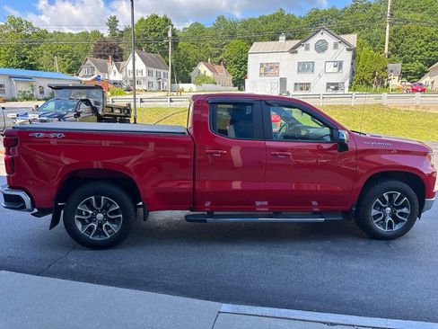 Used 2025 Chevrolet Silverado 1500 LT AWD/4WD image 6