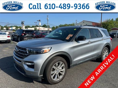 Used 2024 Ford Explorer XLT w/ Equipment Group 202A AWD/4WD image 1