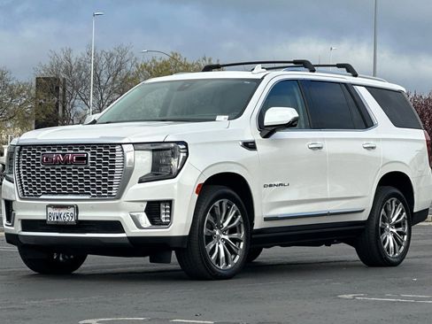 Used 2021 GMC Yukon Denali w/ Denali Premium Package image 8