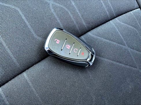 Used 2022 Chevrolet Trax LT w/ LT Convenience Package image 28