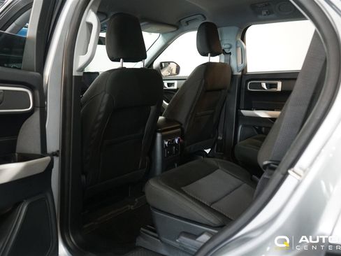 Used 2022 Ford Explorer XLT AWD/4WD image 22