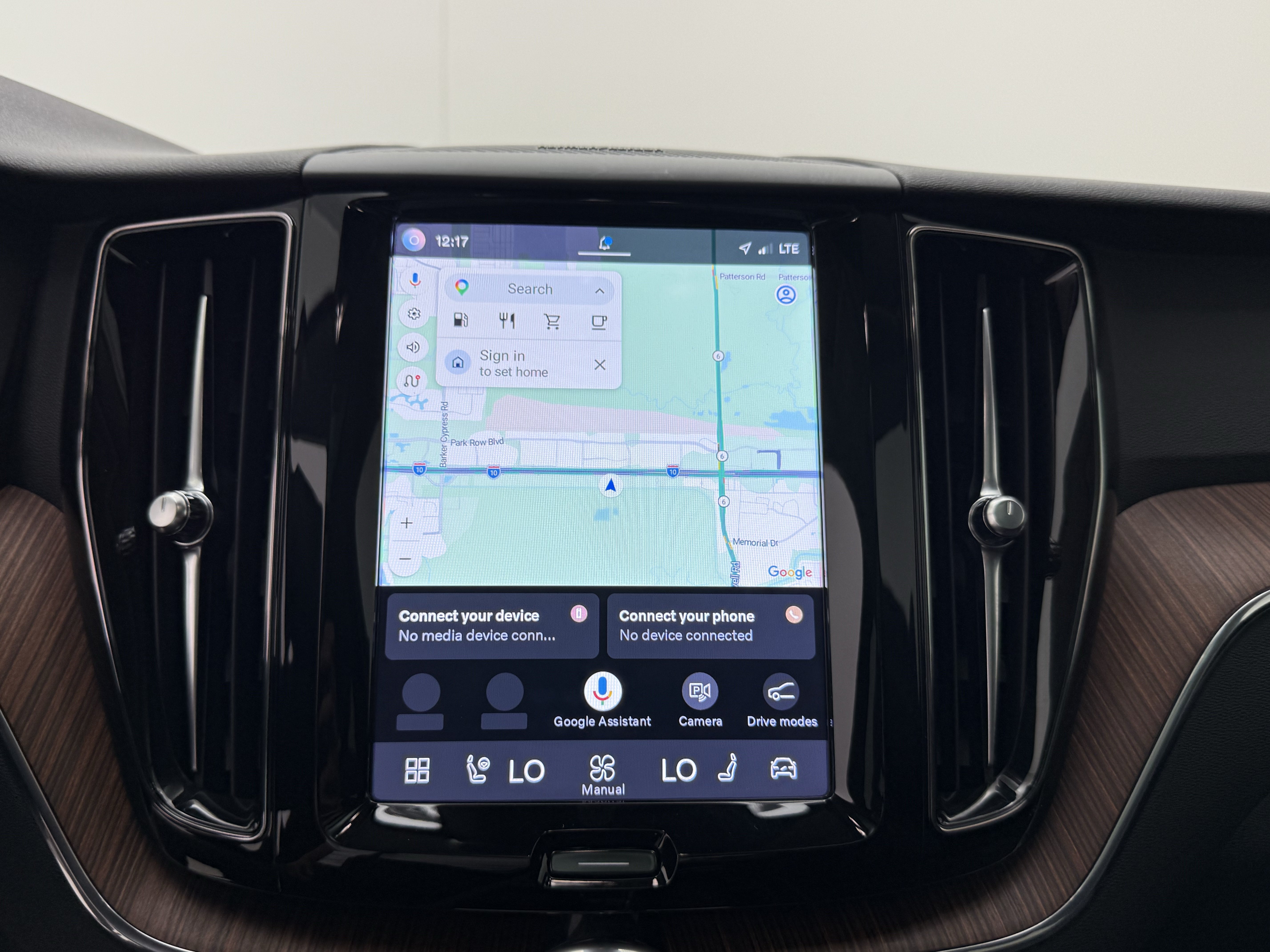 Certified 2024 Volvo XC60 B5 Plus w/ Protection Package Premier AWD/4WD image 19