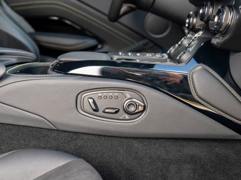 Used 2023 Aston Martin V8 Vantage Coupe image 26