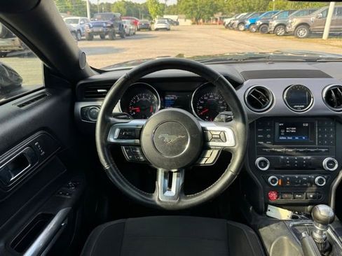 Used 2017 Ford Mustang GT RWD image 14