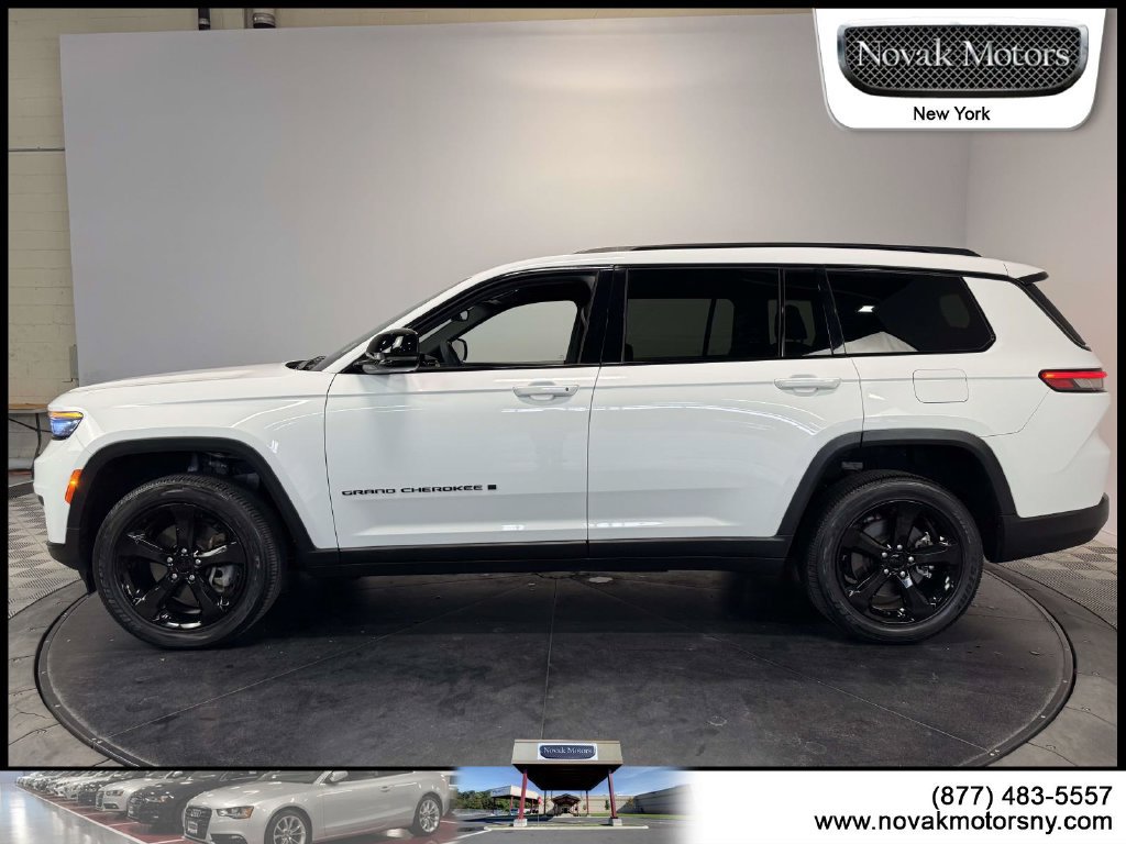 Used 2023 Jeep Grand Cherokee L Laredo AWD/4WD image 5