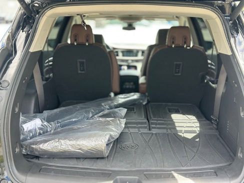 Used 2018 Buick Enclave Avenir w/ Avenir Technology Package AWD/4WD image 6