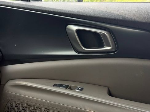 Used 2026 Kia Carnival FWD image 39