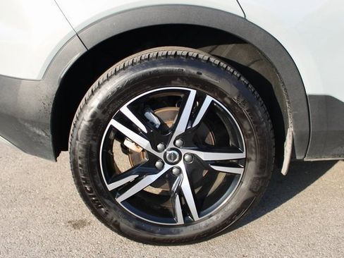 Used 2025 Volvo XC40 B5 Core image 38