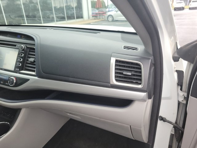 Used 2018 Toyota Highlander XLE AWD/4WD image 8