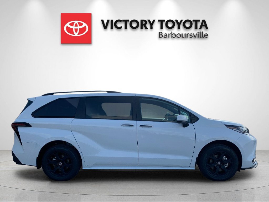 New 2026 Toyota Sienna XLE Woodland Edition AWD/4WD image 6
